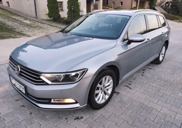 Volkswagen Passat cena 47400 przebieg: 219035, rok produkcji 2017 z Ropczyce małe 742